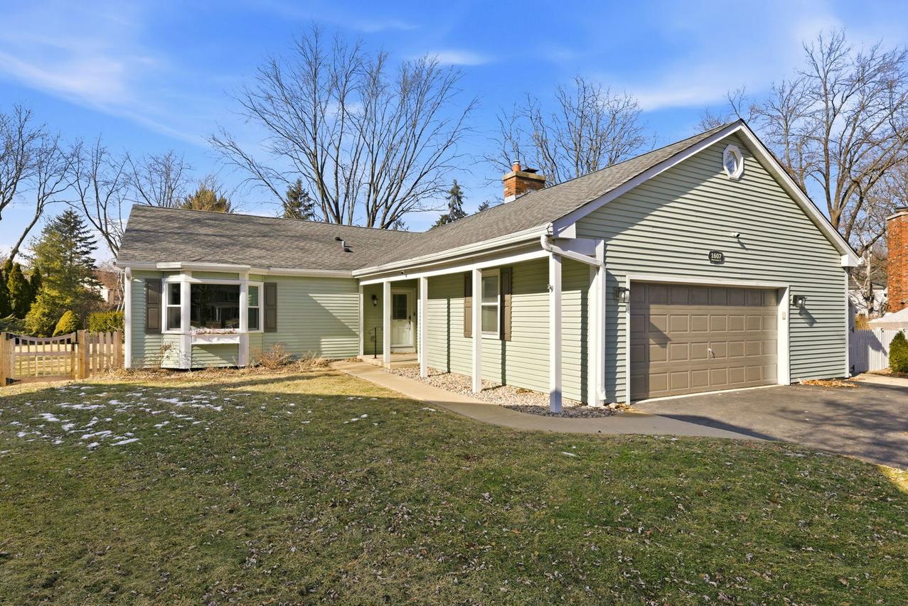 1607 Albermarle Ct., Naperville, IL 60563