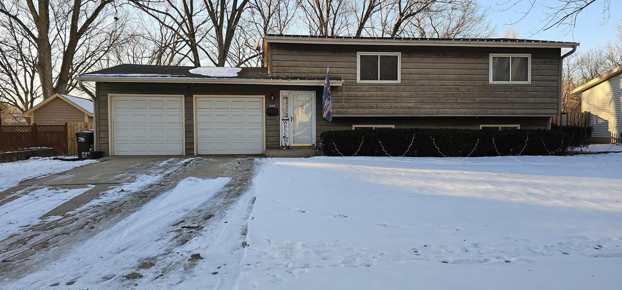 968 Coventry Ln., Crystal Lake, IL 60014