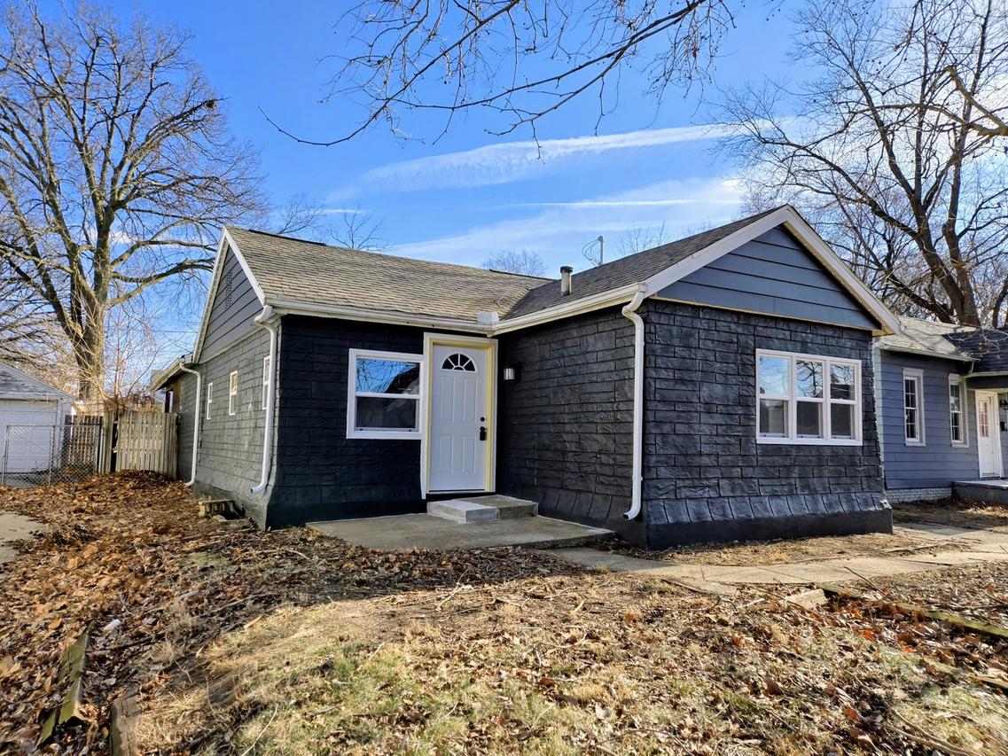 1208 S 3rd St., Pekin, IL 61554