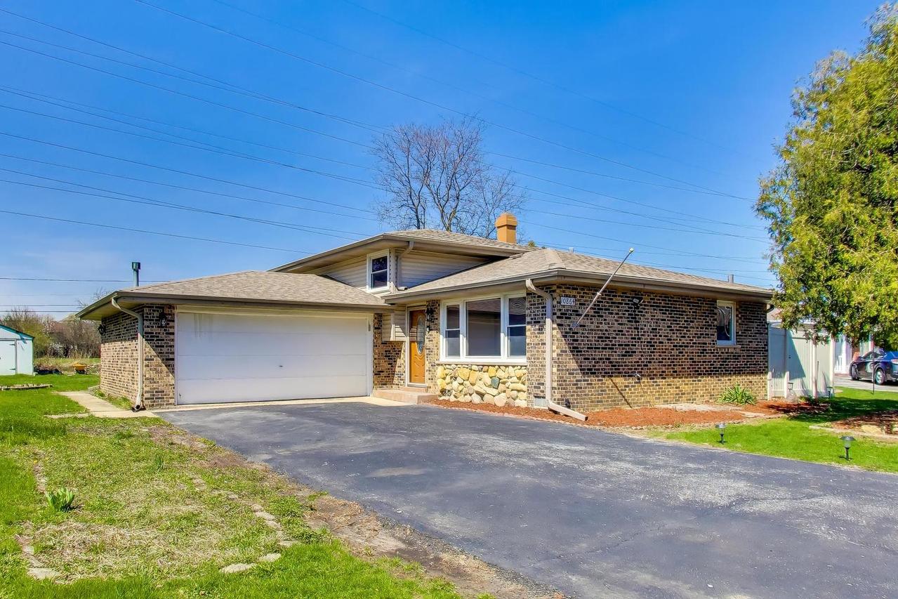 10864 Liberty Grove Dr., Willow Springs, IL 60480