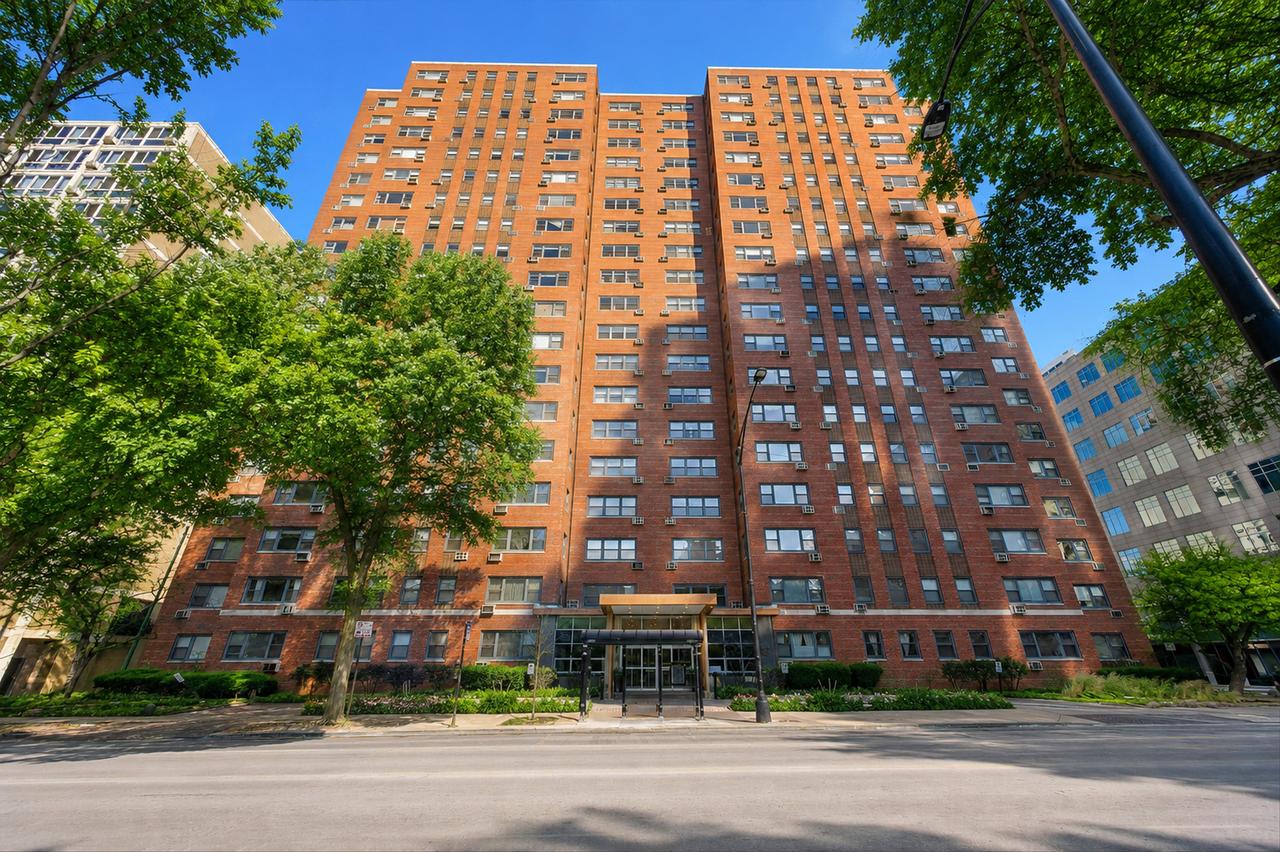 2909 N Sheridan Rd. #605, Chicago, IL 60657