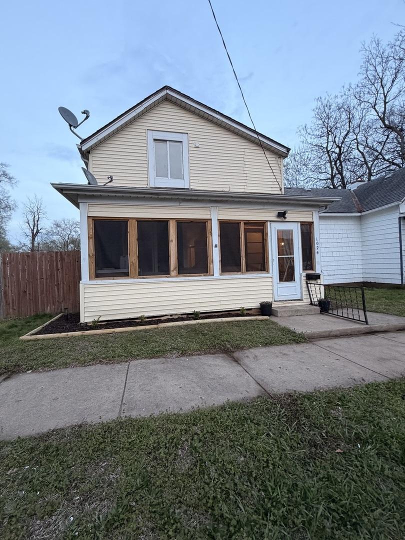 1024 S Warren St., Peoria, IL 61605