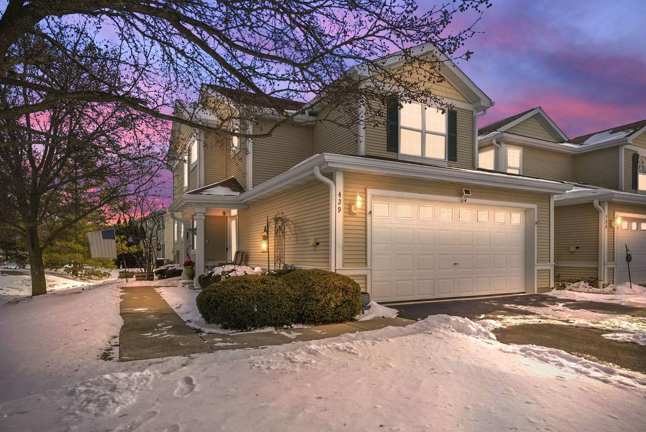429 N Carlisle Ct., Round Lake, IL 60073
