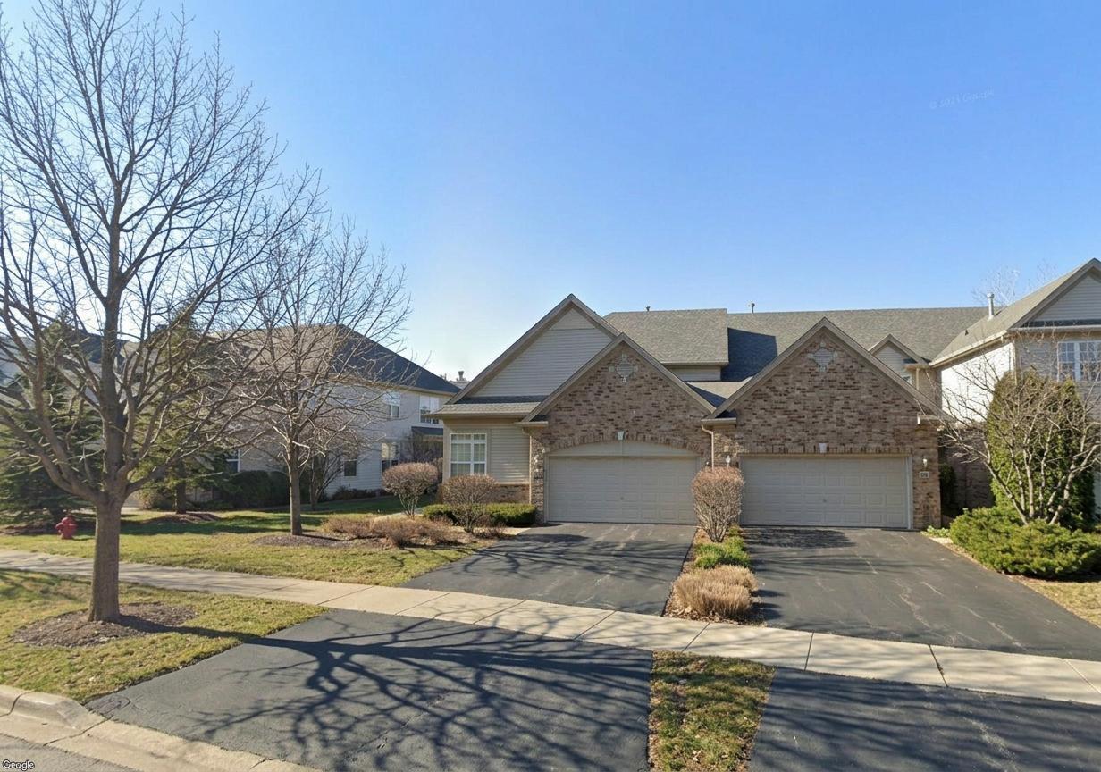 28 Oak Creek Ct., North Aurora, IL 60542