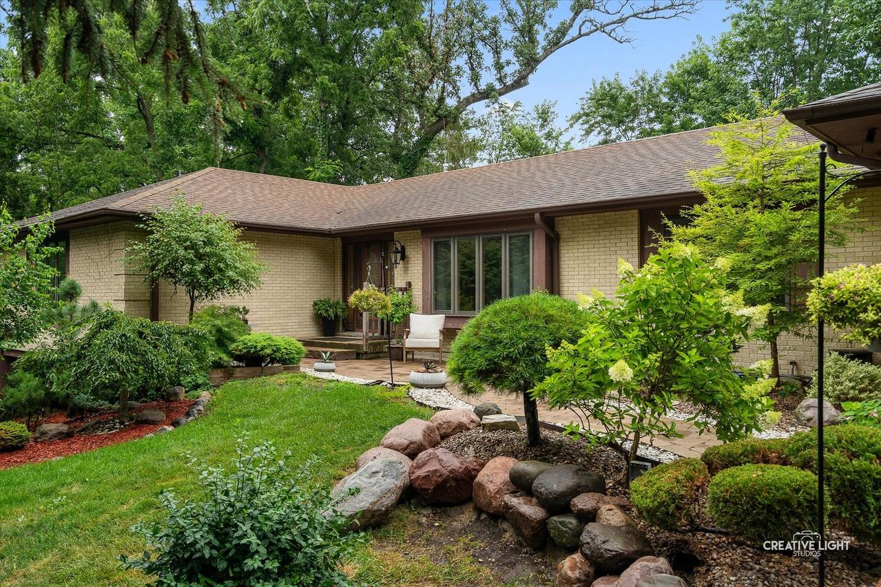 8N153 Grand Arbor Ln., Maple Park, IL 60151