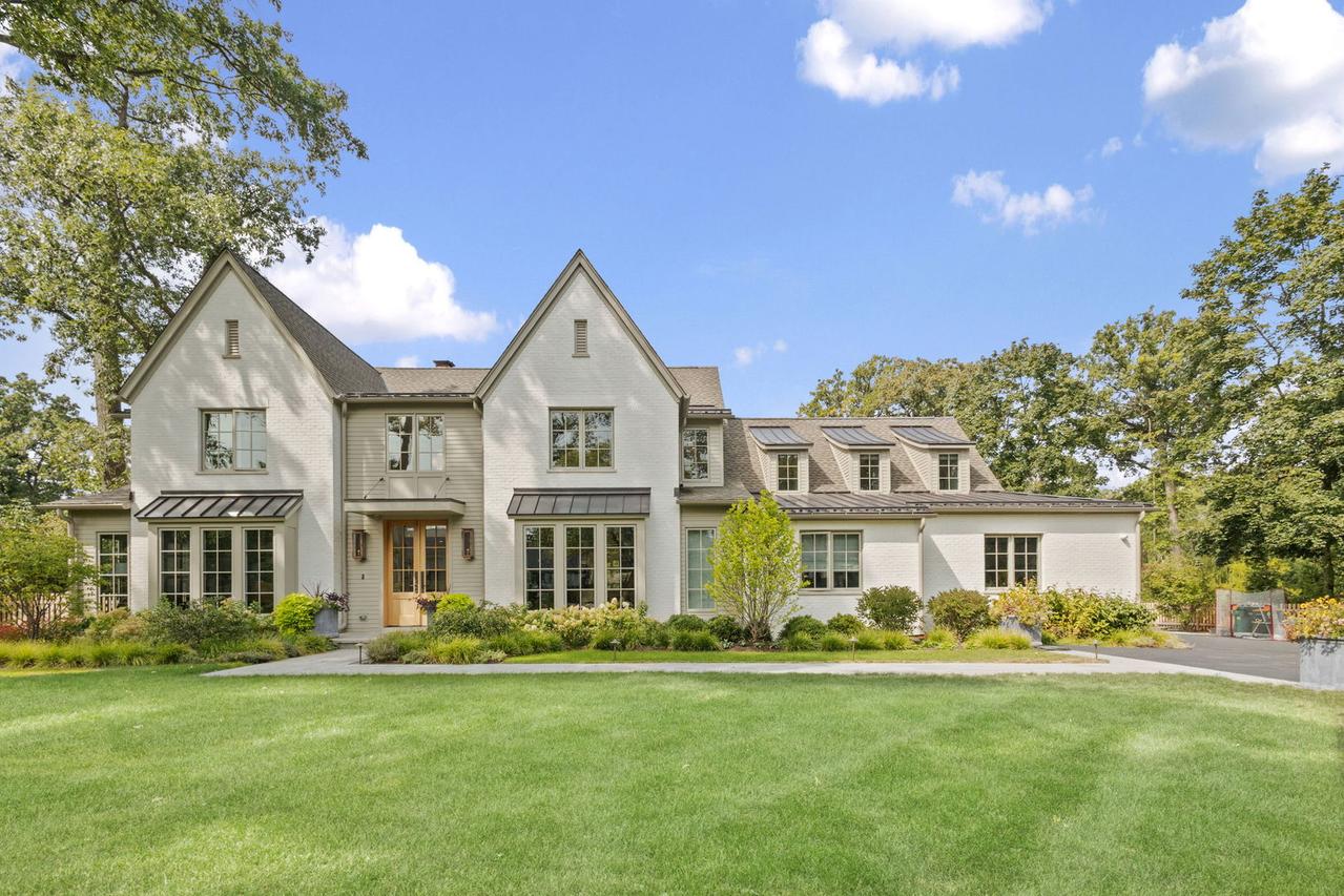 590 Briar Ln., Northfield, IL 60093