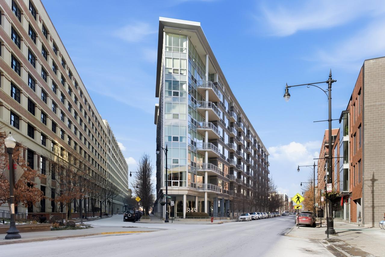 845 N Kingsbury St. #614, Chicago, IL 60610