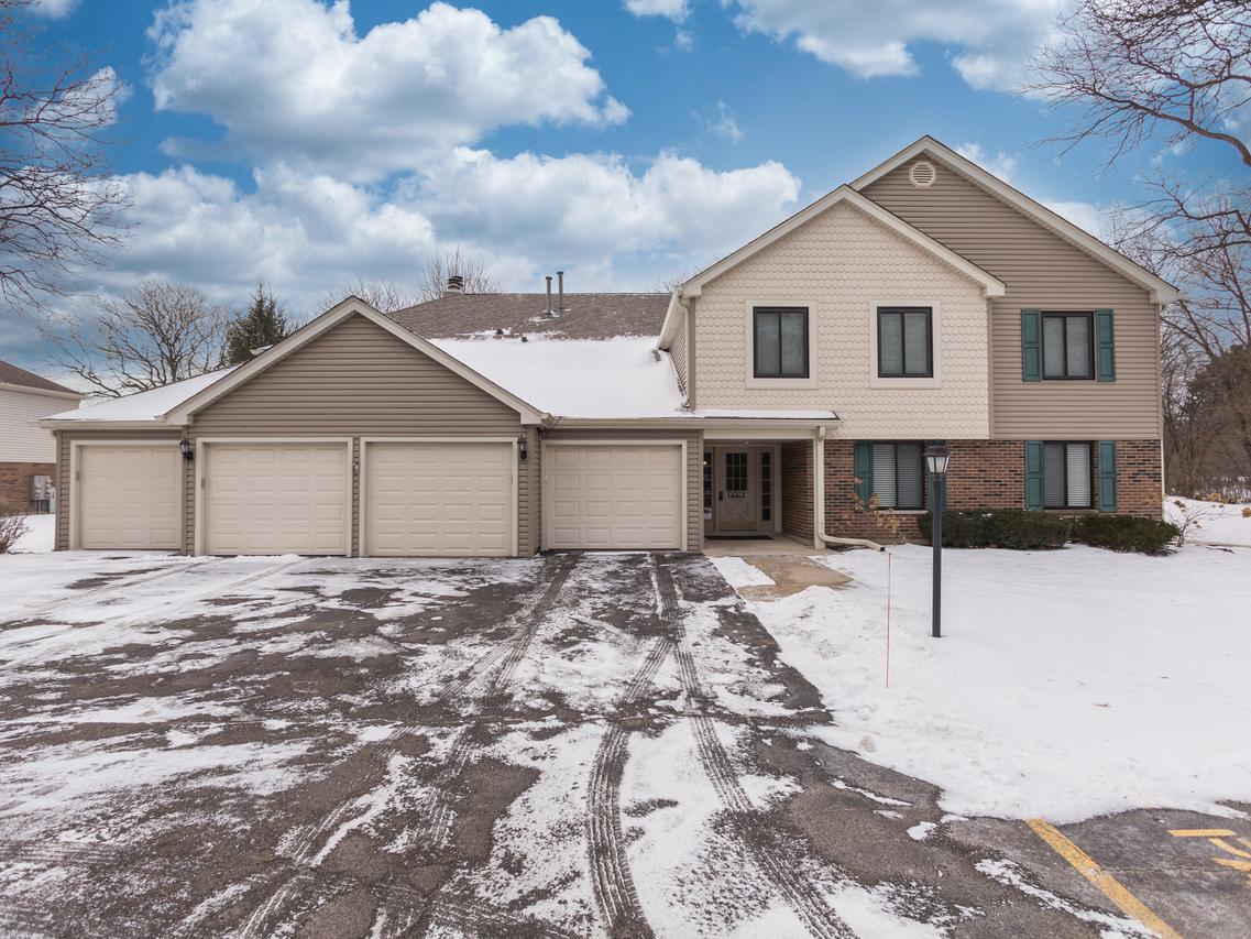 27W705 Grasmere Dr. #1702, Winfield, IL 60190