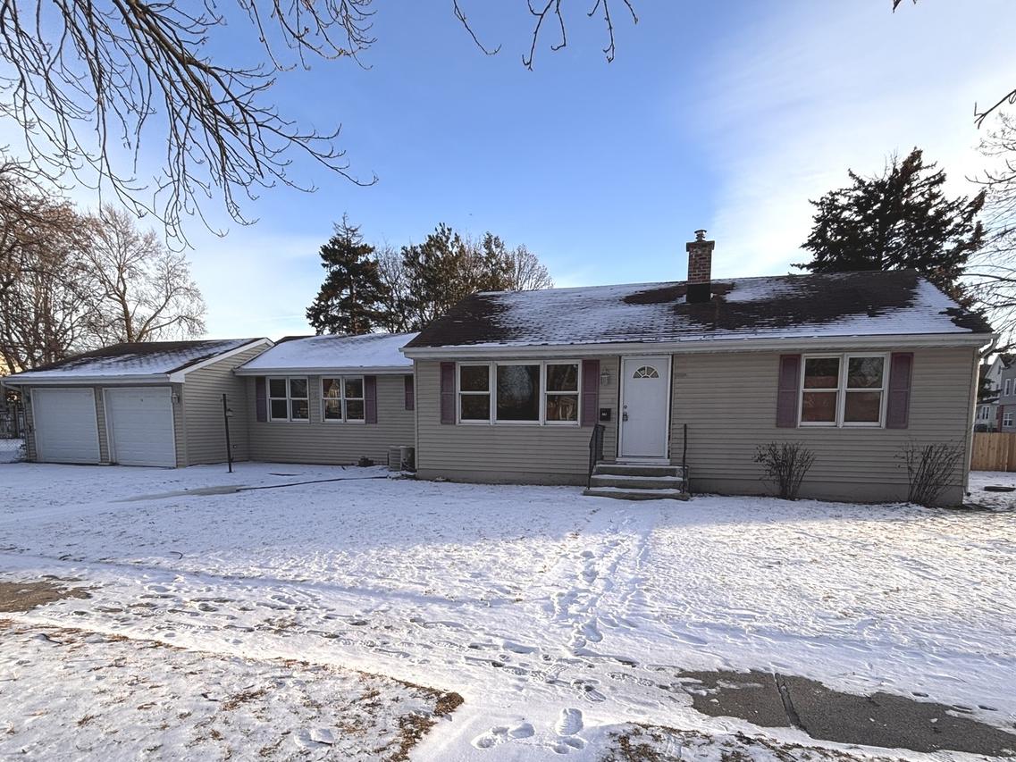 821 12th St., North Chicago, IL 60064