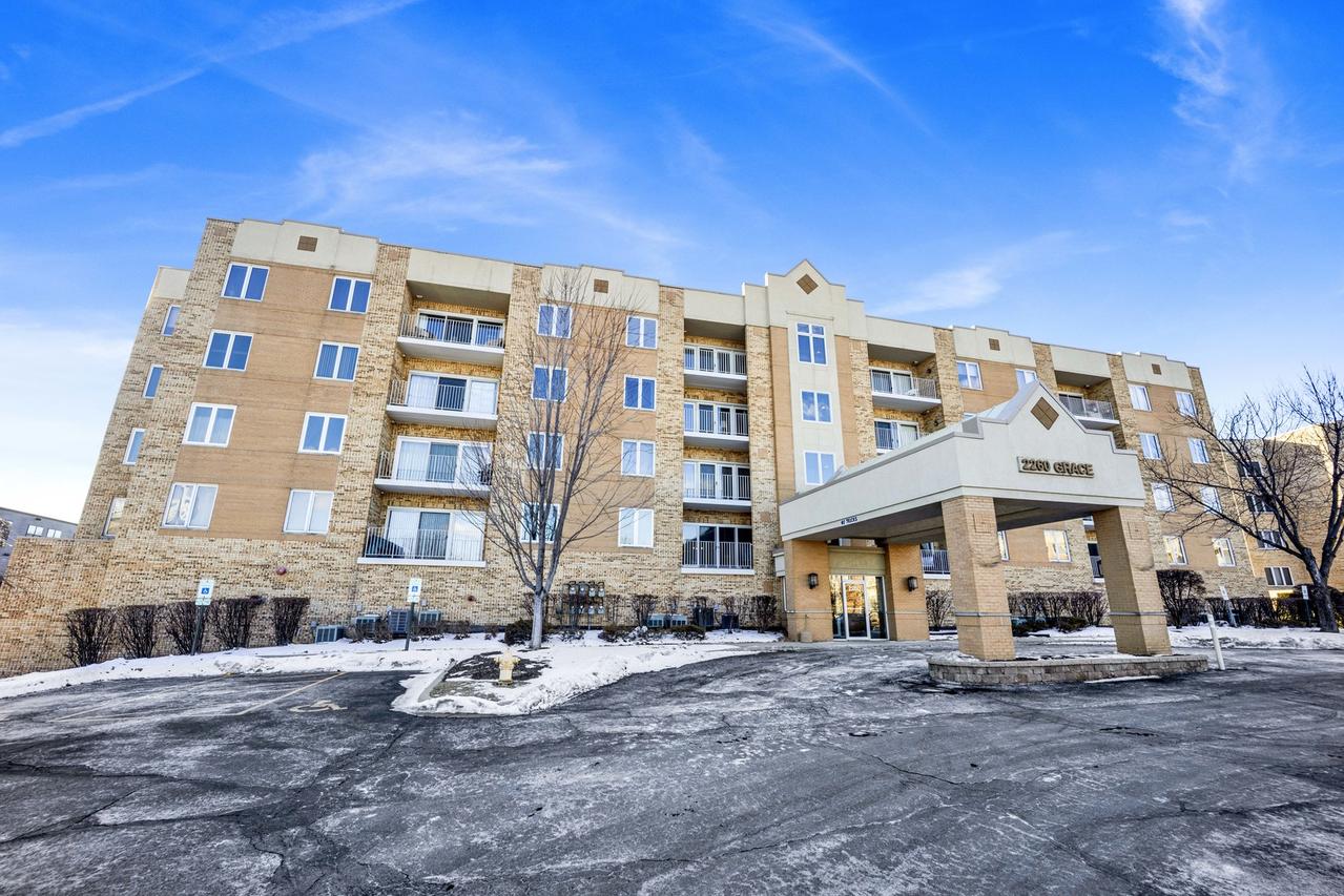 2260 S Grace St. #401, Lombard, IL 60148