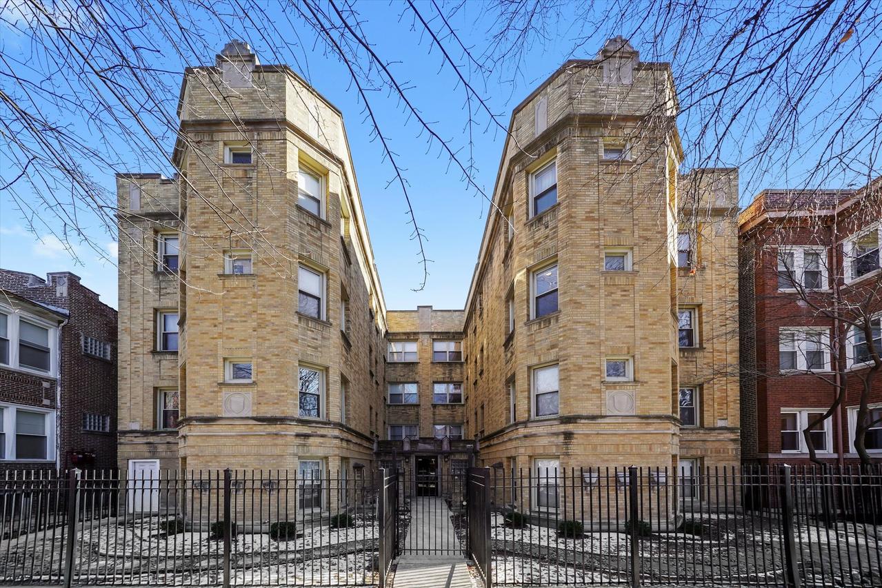 4709 N Lawndale Ave. #2W, Chicago, IL 60625