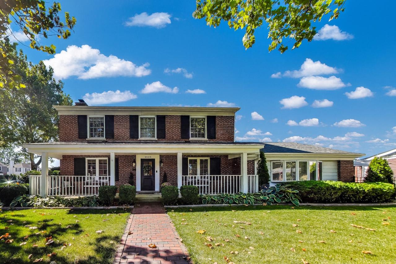 1320 S Ashland Ave., Park Ridge, IL 60068
