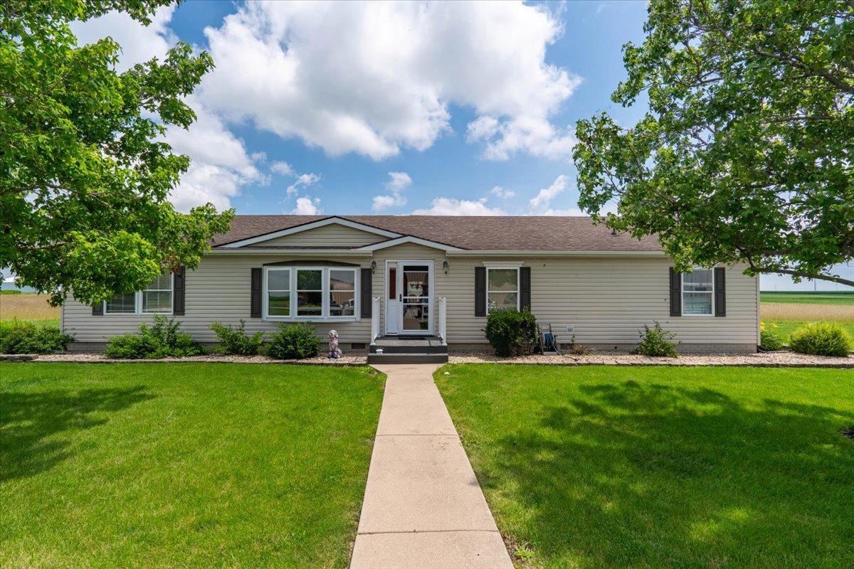 26151 E 2500 North Rd., Lexington, IL 61753
