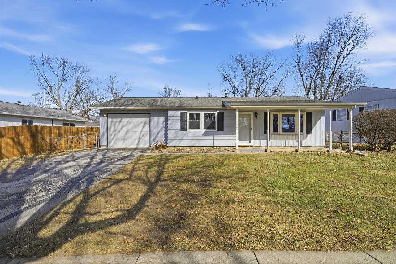 1714 Arrowhead Dr., Bloomington, IL 61704