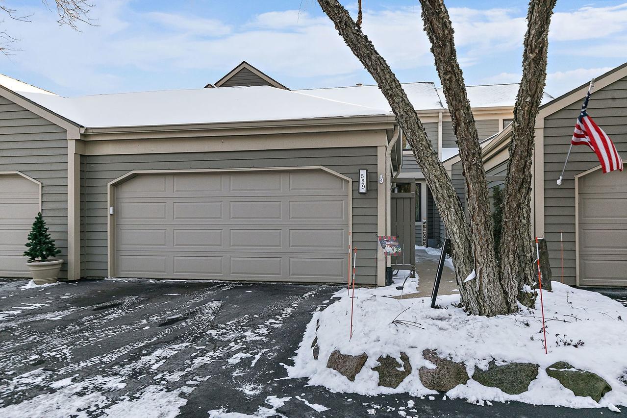 529 White Oak Ln., Lake Barrington, IL 60010