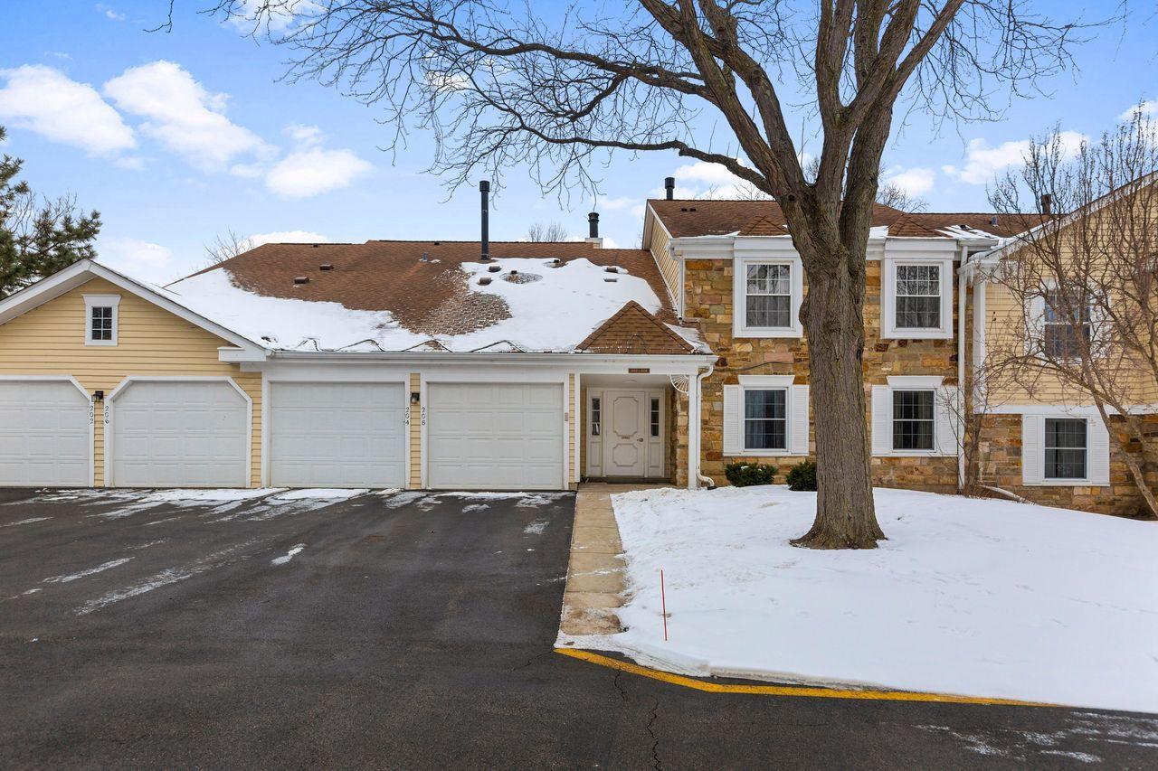 206 Blossom Ct., Buffalo Grove, IL 60089