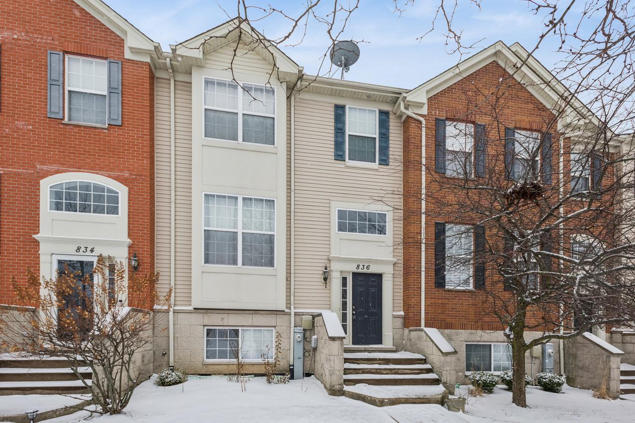836 Lewisburg Ln., Aurora, IL 60504