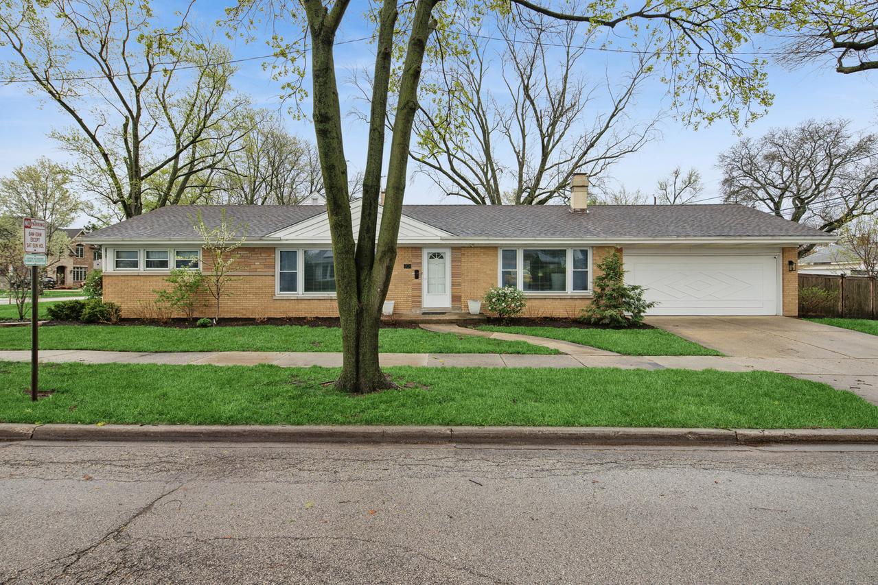 701 Peterson Ave., Park Ridge, IL 60068