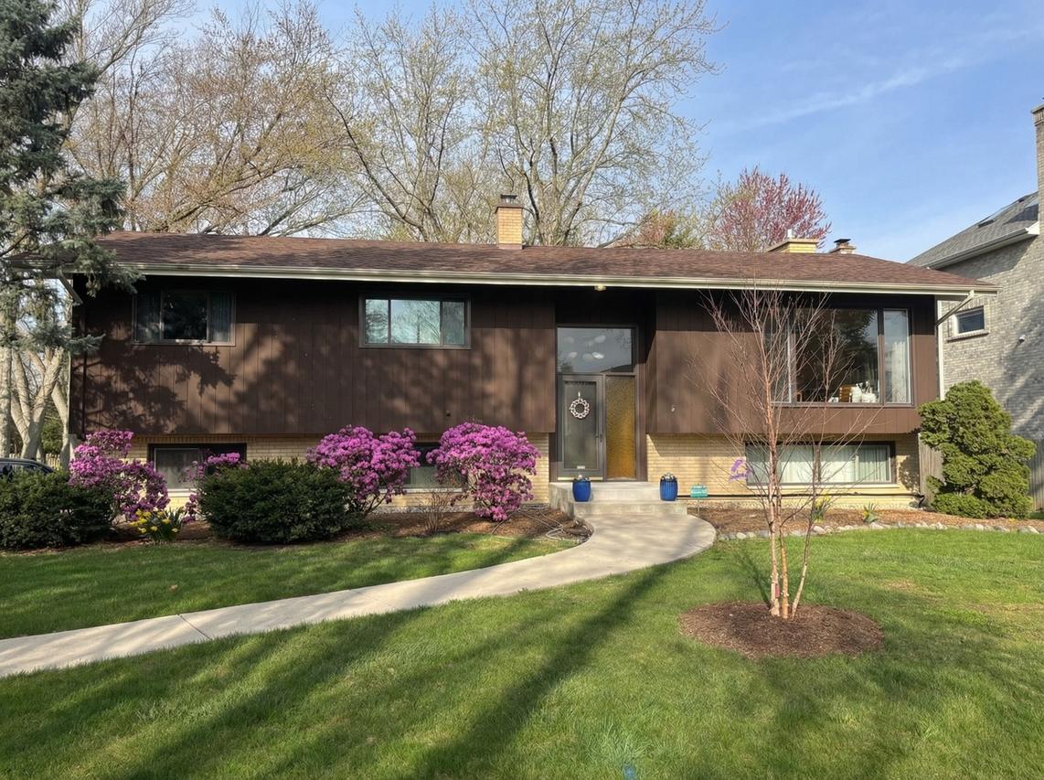 611 Clover Ct., Naperville, IL 60540