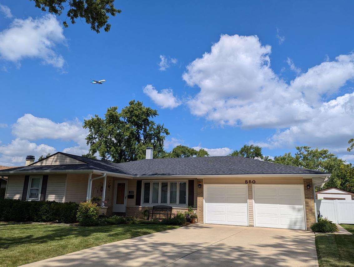 550 Pinewood Dr., Elk Grove Village, IL 60007