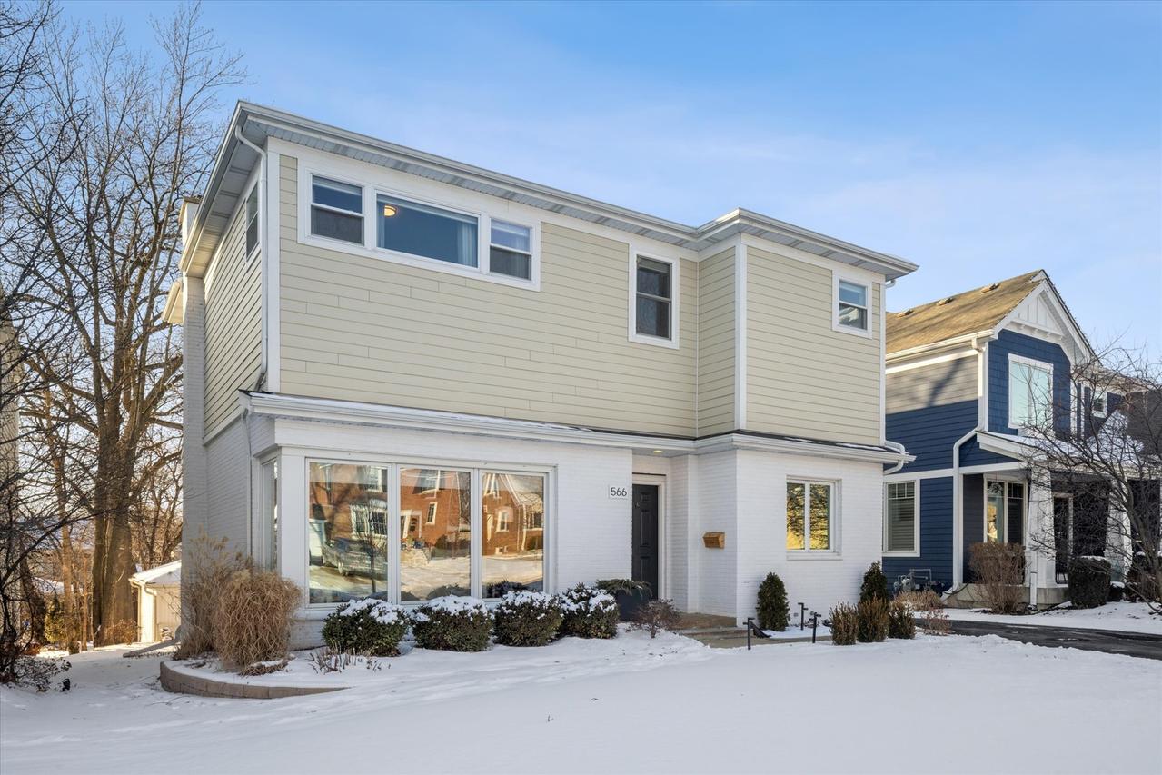 566 S Cedar Ave., Elmhurst, IL 60126