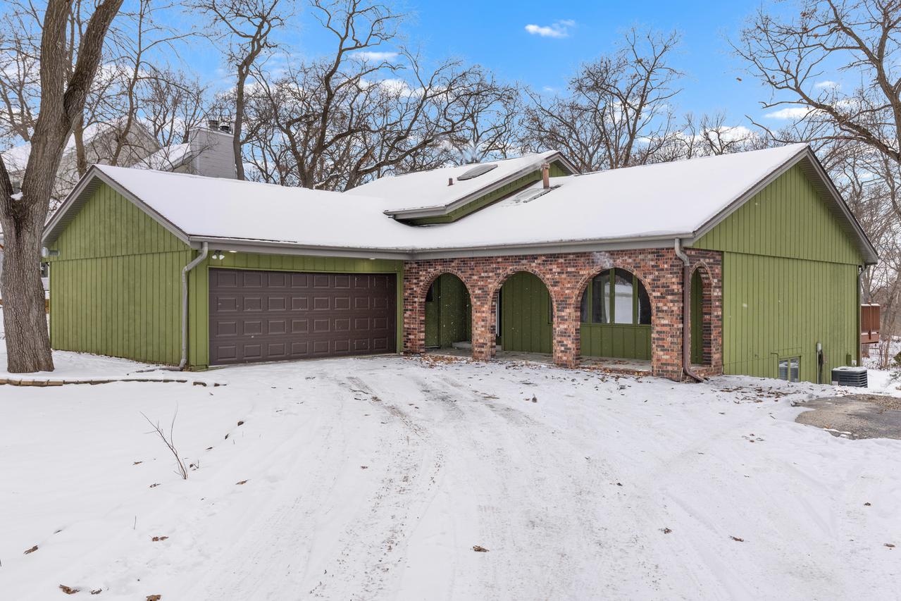 11738 Southgate Rd., Roscoe, IL 61073