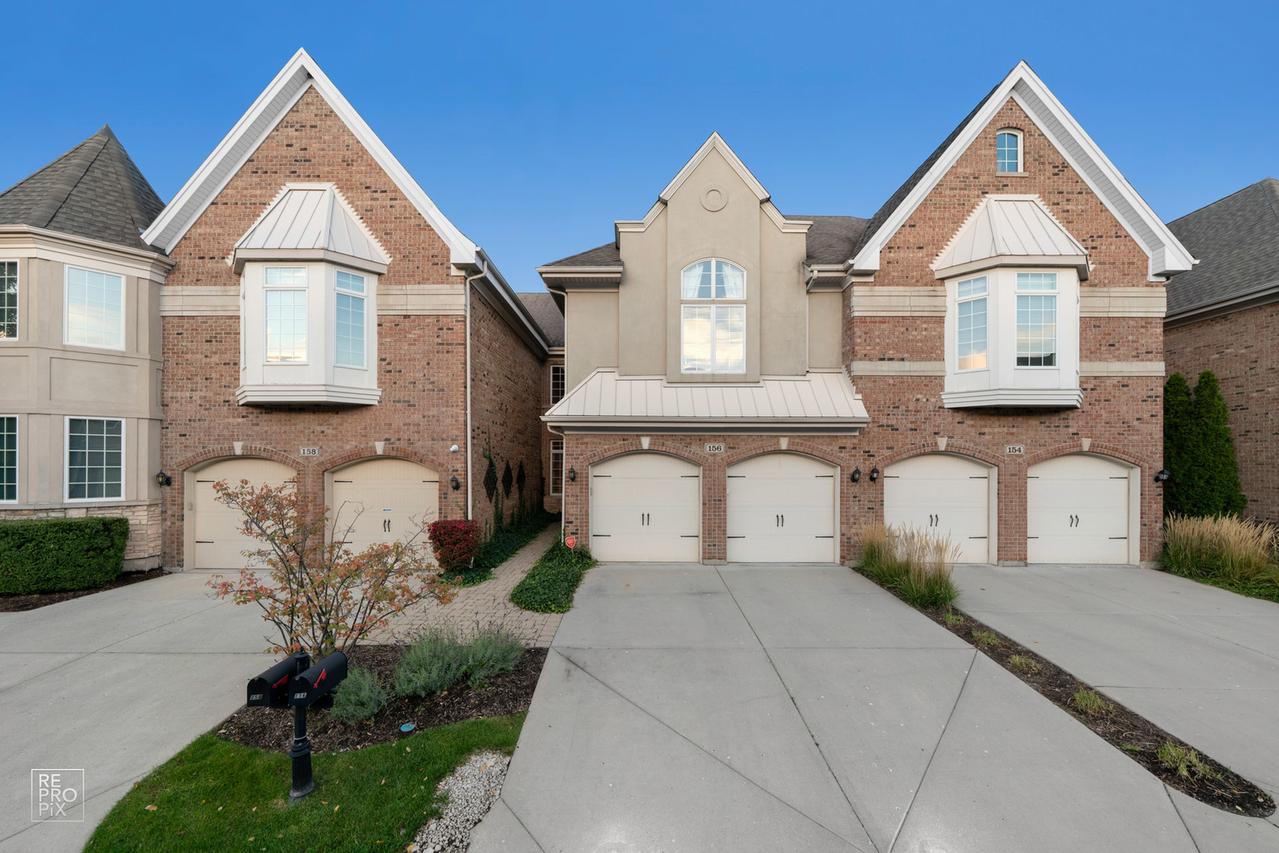 156 Paxton Rd., Bloomingdale, IL 60108