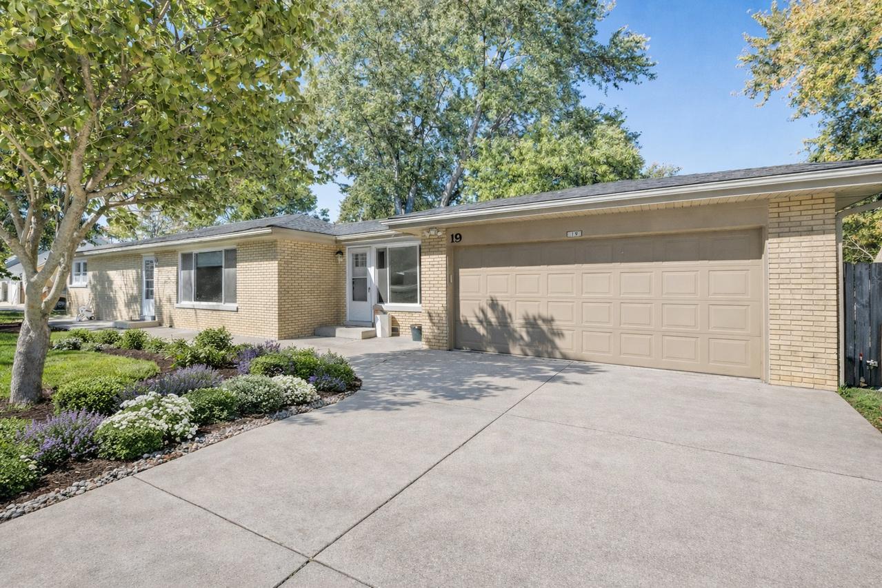 19 Brookside Ln., Bristol, IL 60512