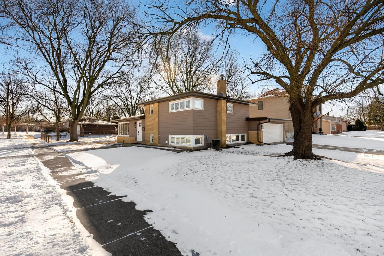 608 N Eastman Dr., Mount Prospect, IL 60056