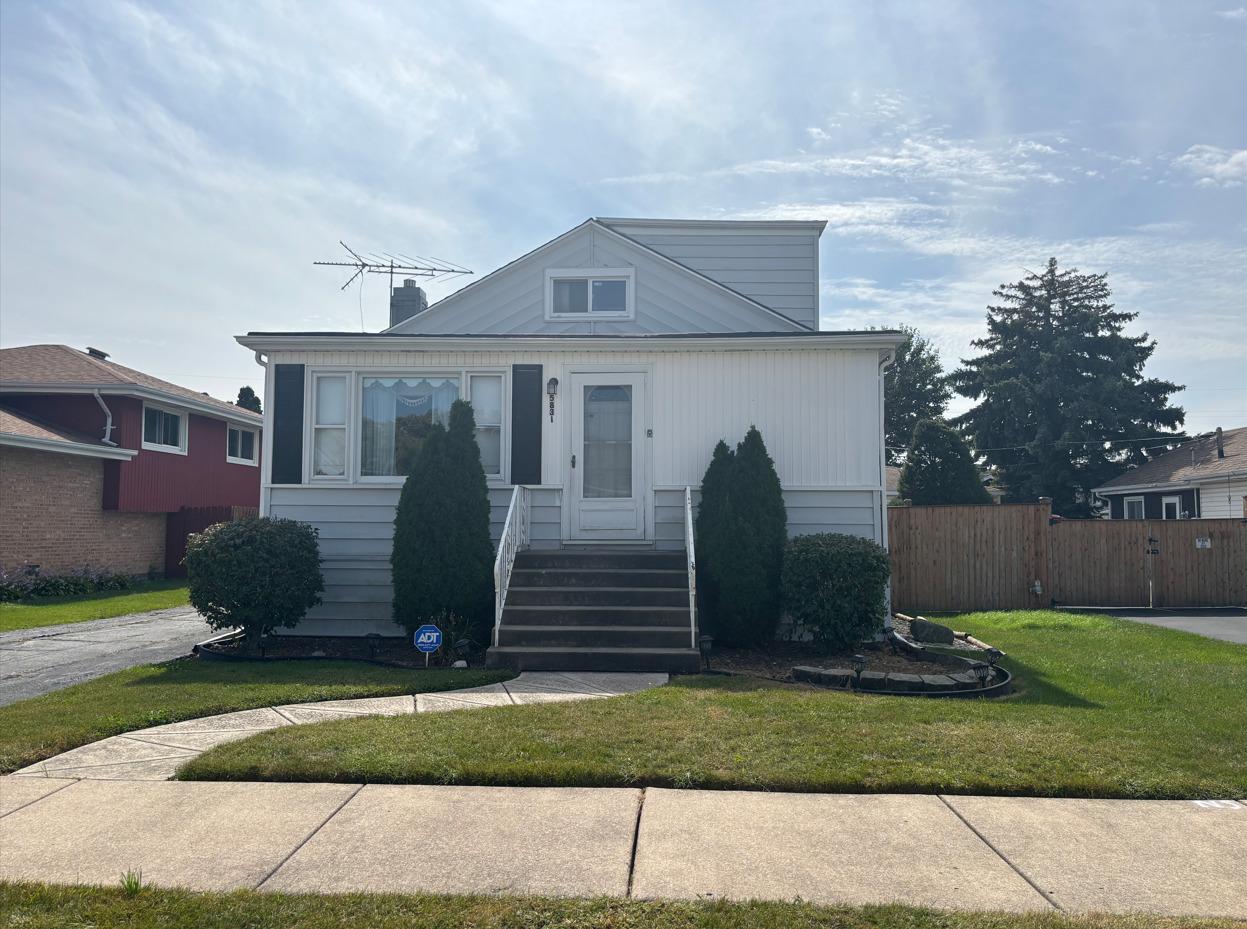 5831 W 89th St., Oak Lawn, IL 60453