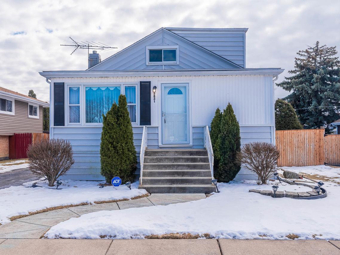 5831 W 89th St., Oak Lawn, IL 60453