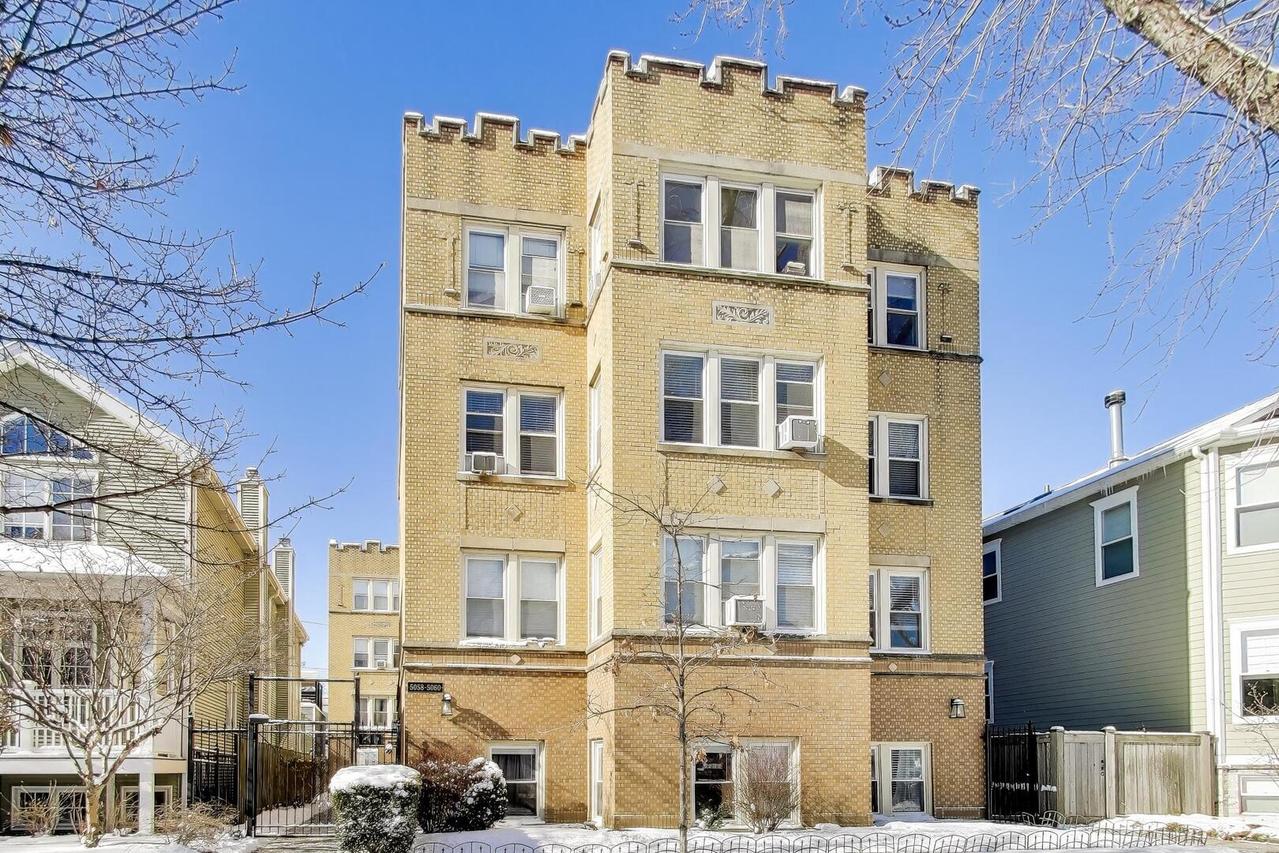 5060 N Claremont Ave. #3W, Chicago, IL 60625
