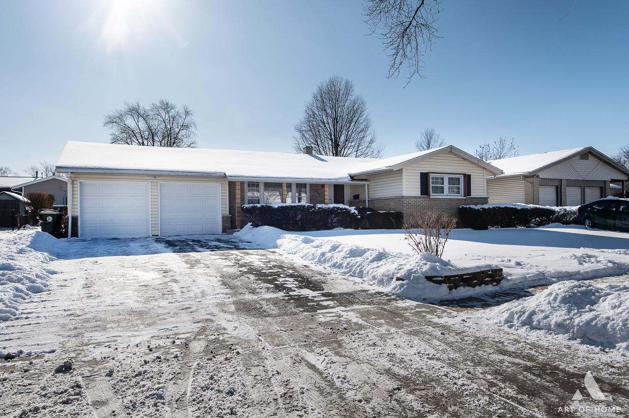 621 Clearmont Dr., Elk Grove Village, IL 60007