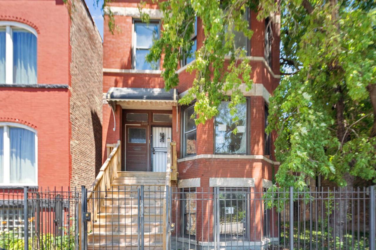 3322-3320 W Congress Pkwy., Chicago, IL 60624