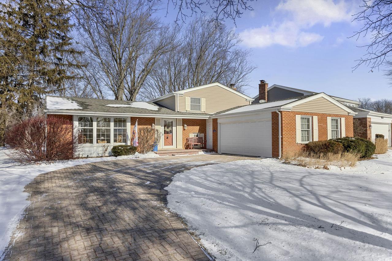 1706 S Chesterfield Dr., Arlington Heights, IL 60005