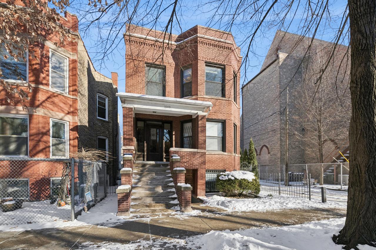 1049 N Oakley Blvd., Chicago, IL 60622