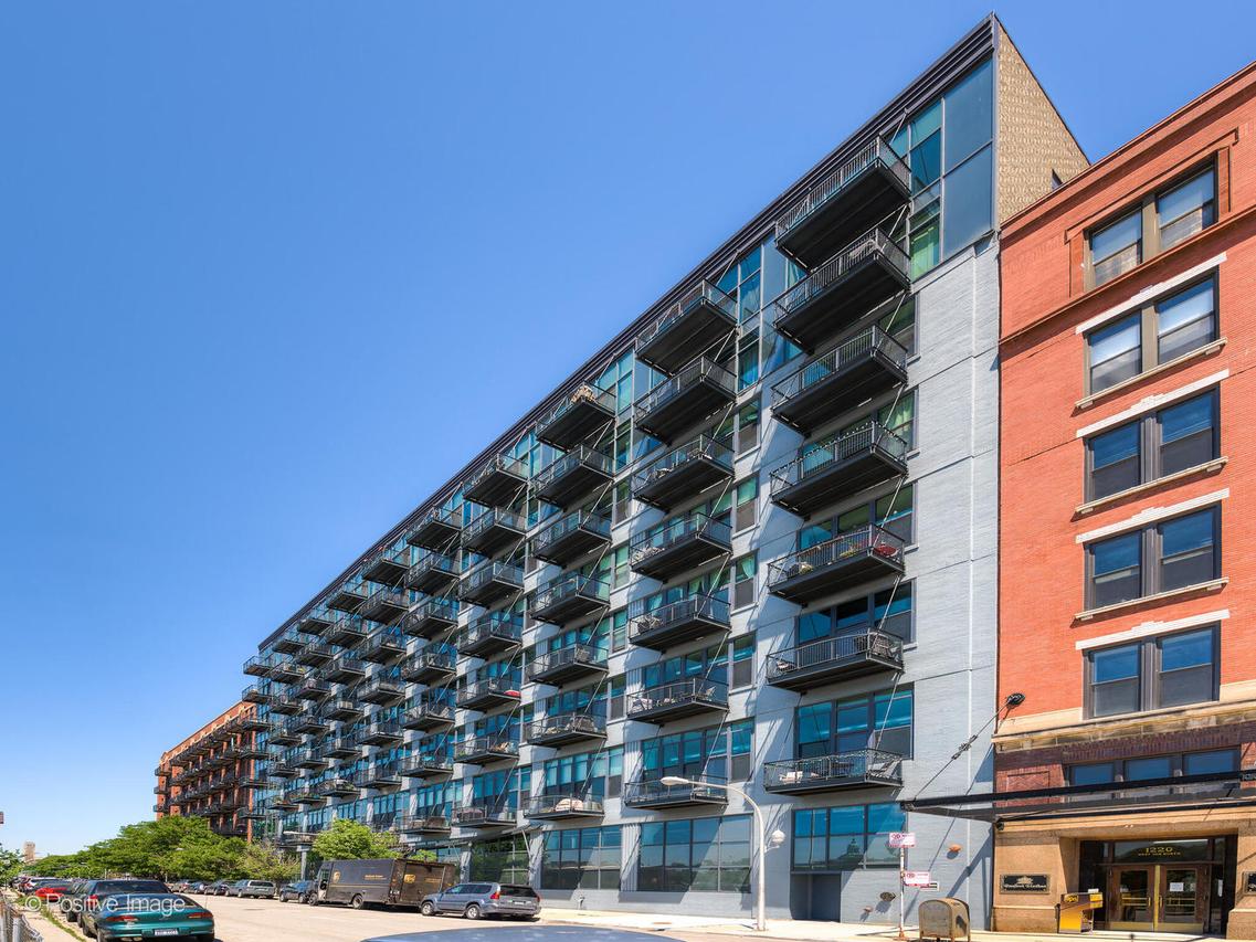 1224 W Van Buren St. #212, Chicago, IL 60607