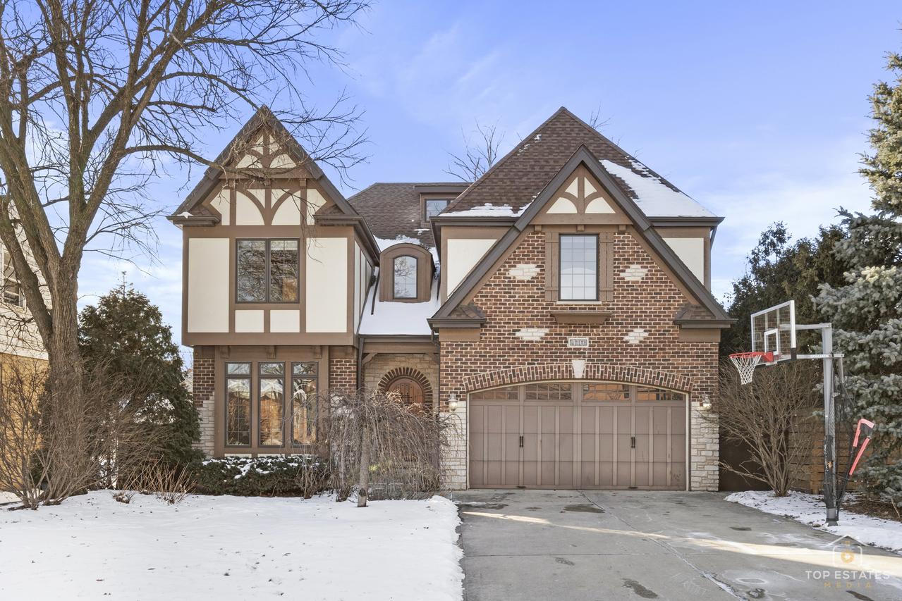 110 N Elm Ave., Elmhurst, IL 60126