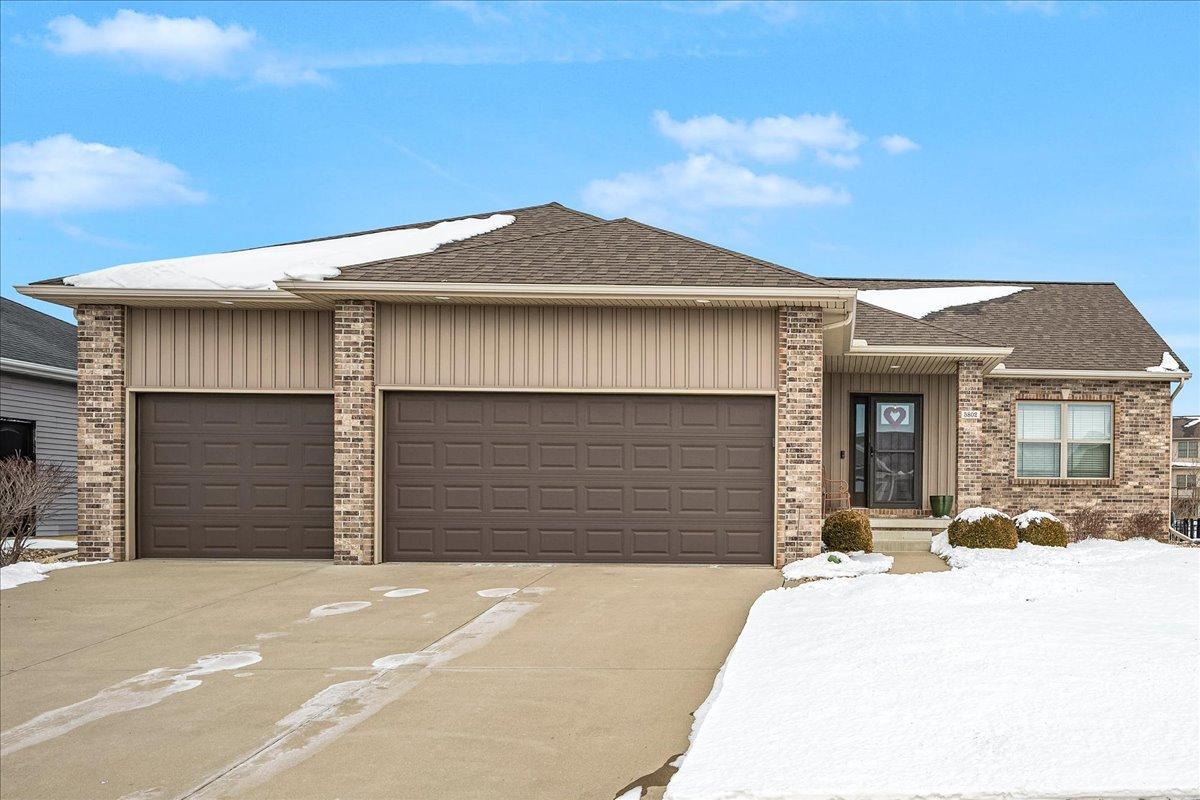 5802 Sugarberry Rd., Bloomington, IL 61705