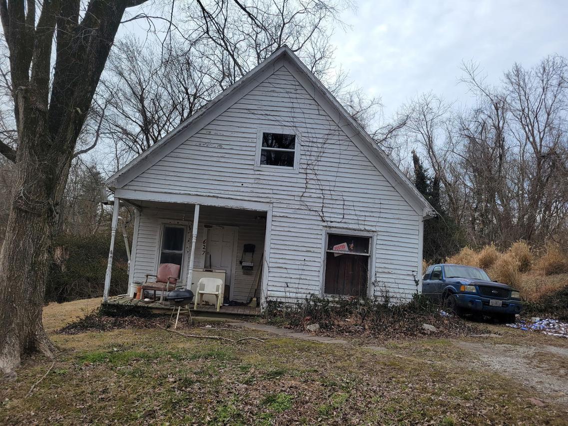 627 E High St., Anna, IL 62906