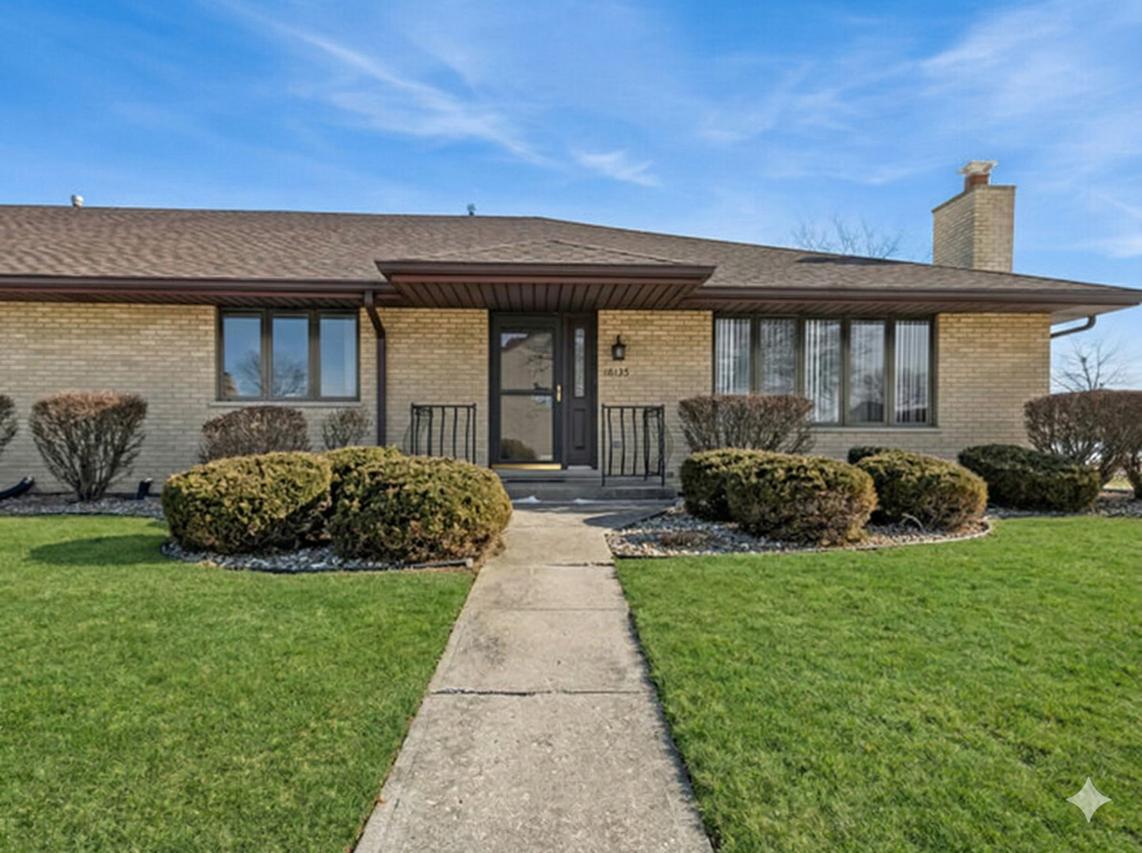 16135 Pine Dr., Tinley Park, IL 60477