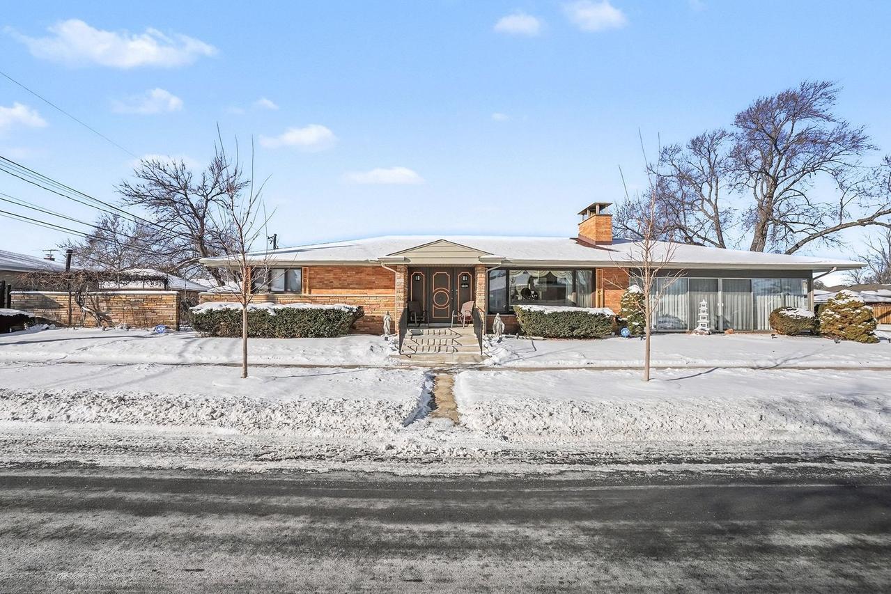 5501 W 102nd St., Oak Lawn, IL 60453