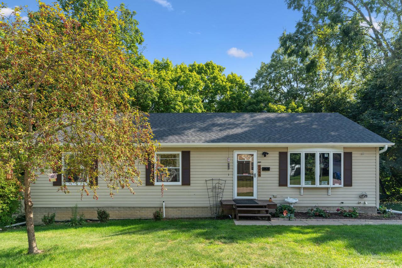 5444 10th Ave., Moline, IL 61265