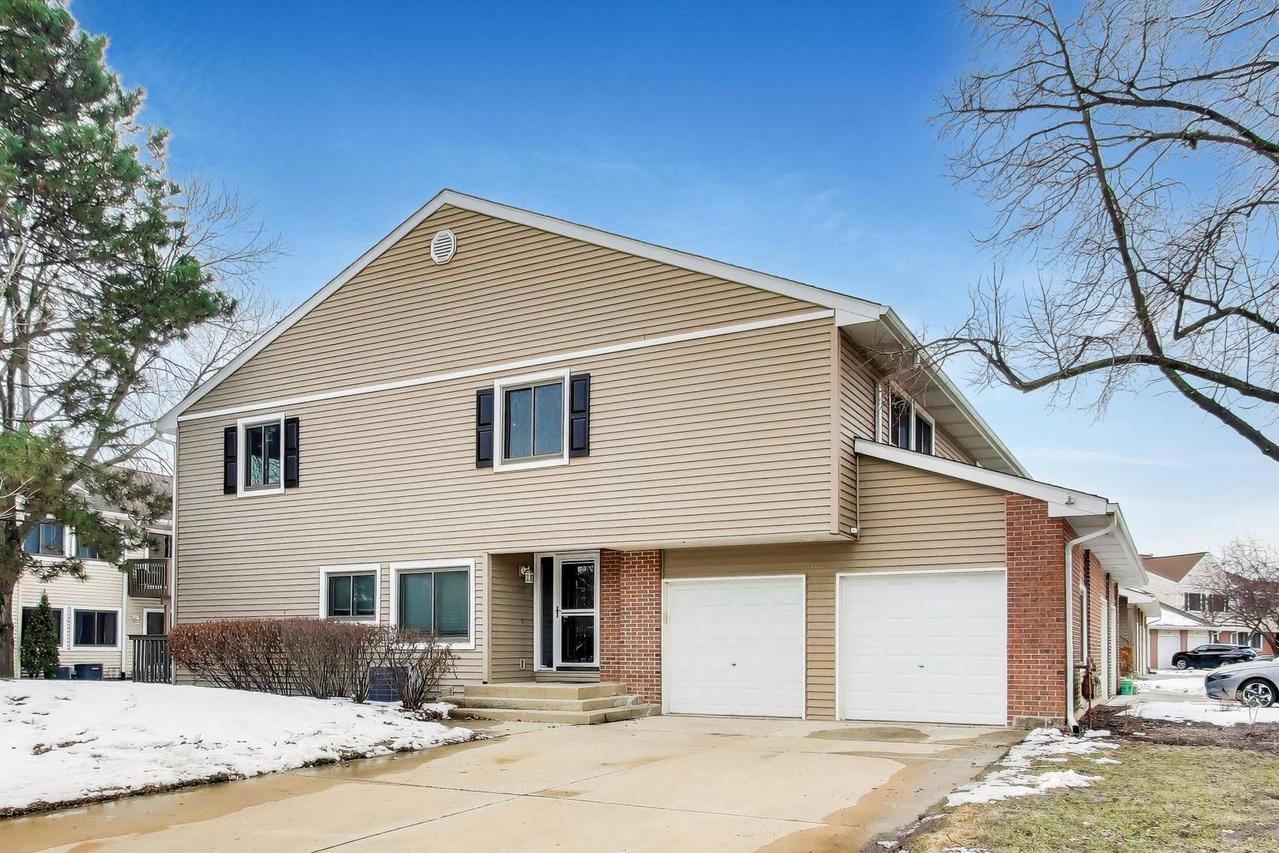 1096 Pine Tree Cir., Buffalo Grove, IL 60089