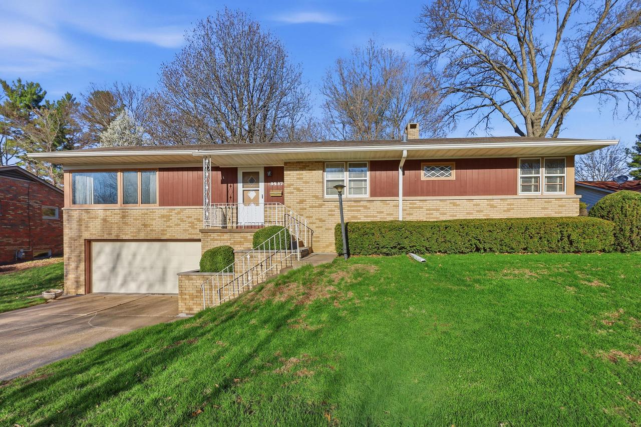 3537 49th St., Moline, IL 61265