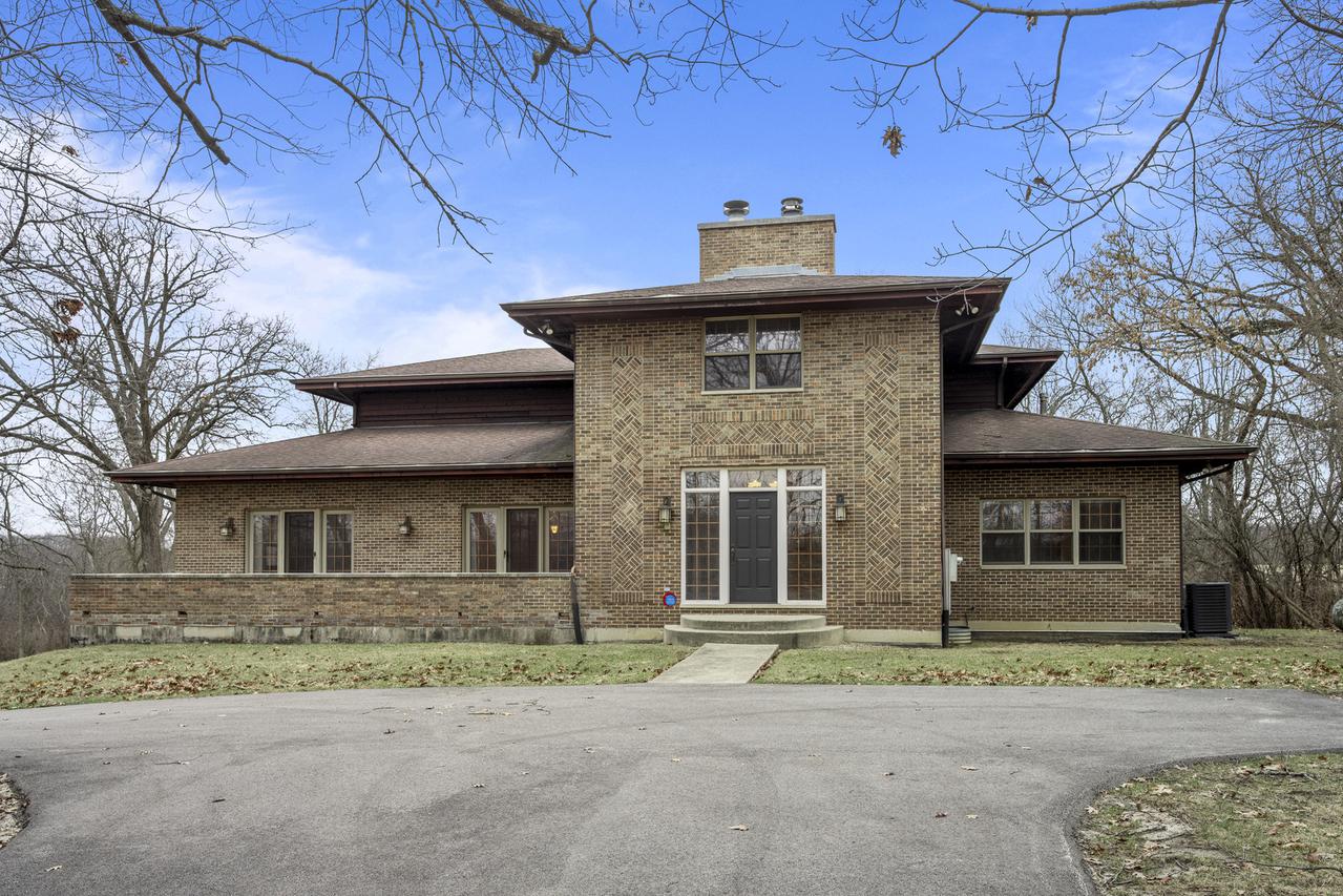 32981 N River Rd., Libertyville, IL 60048