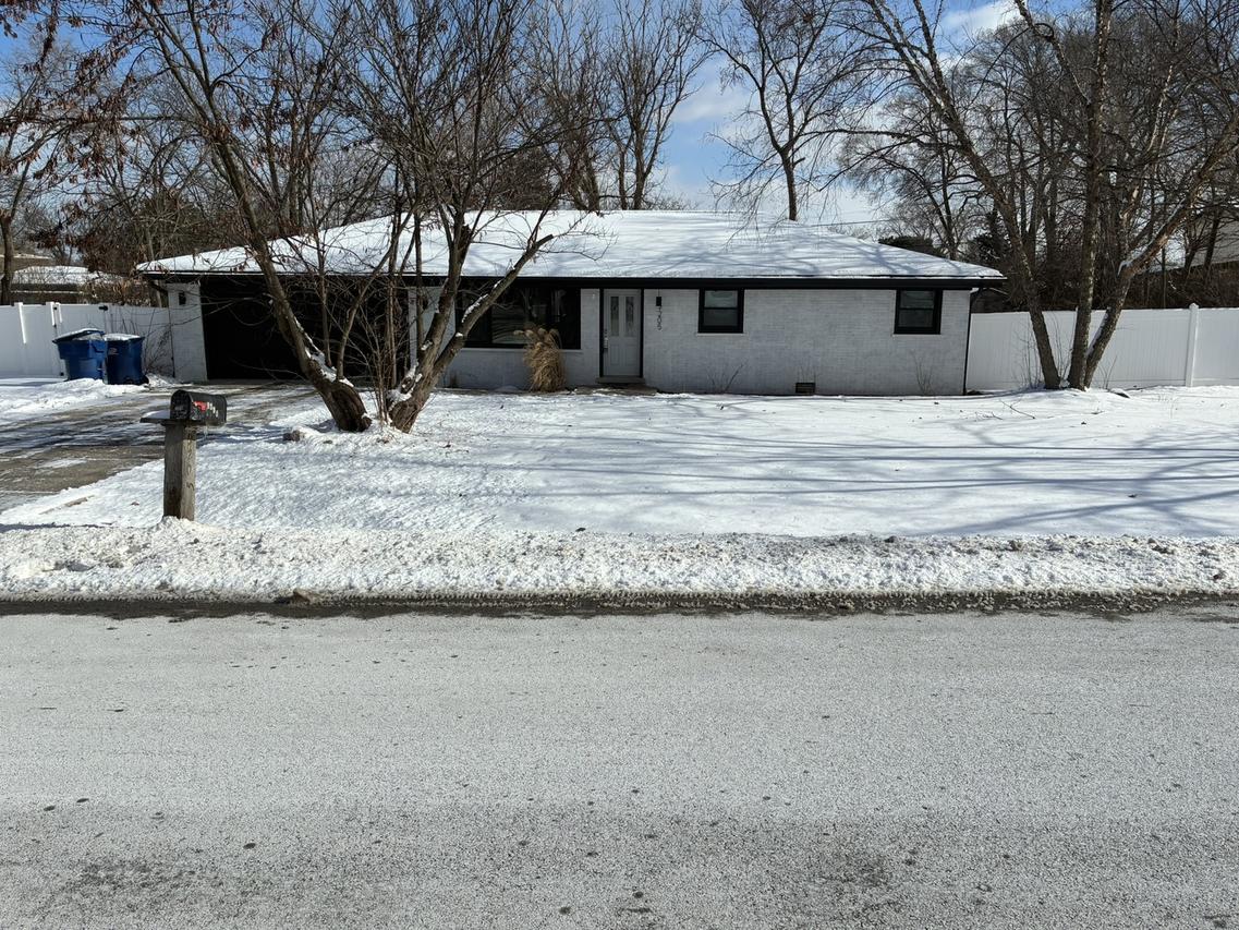 9205 S 84th Ct., Hickory Hills, IL 60457