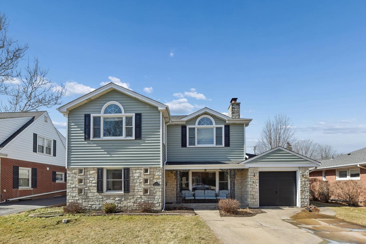 926 S Spring Ave., La Grange, IL 60525