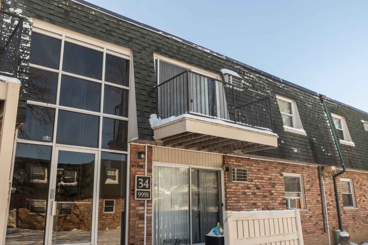 9958 S 84th Ter. #306, Palos Hills, IL 60465