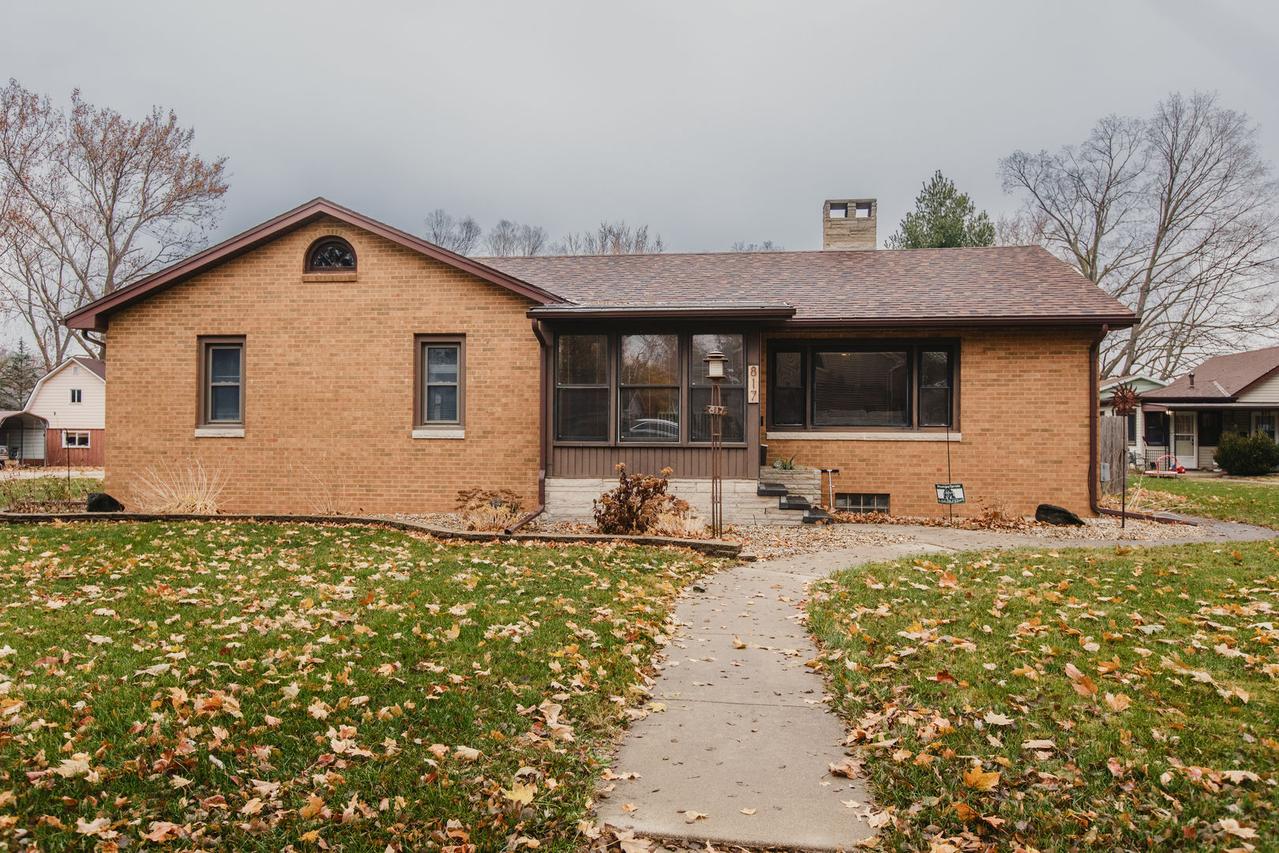 817 8th St., Lacon, IL 61540